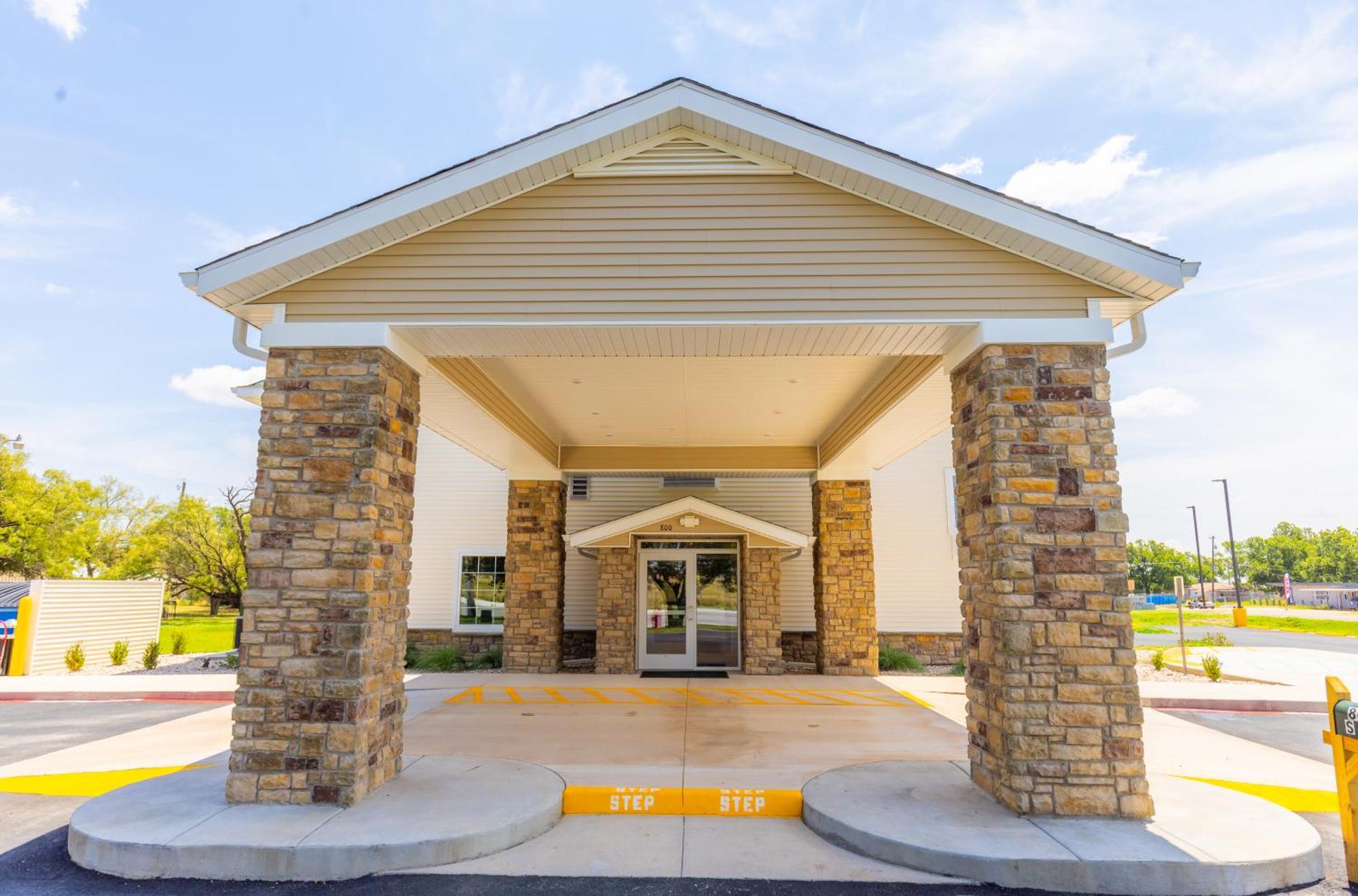 Cobblestone Inn & Suites - Winters Экстерьер фото