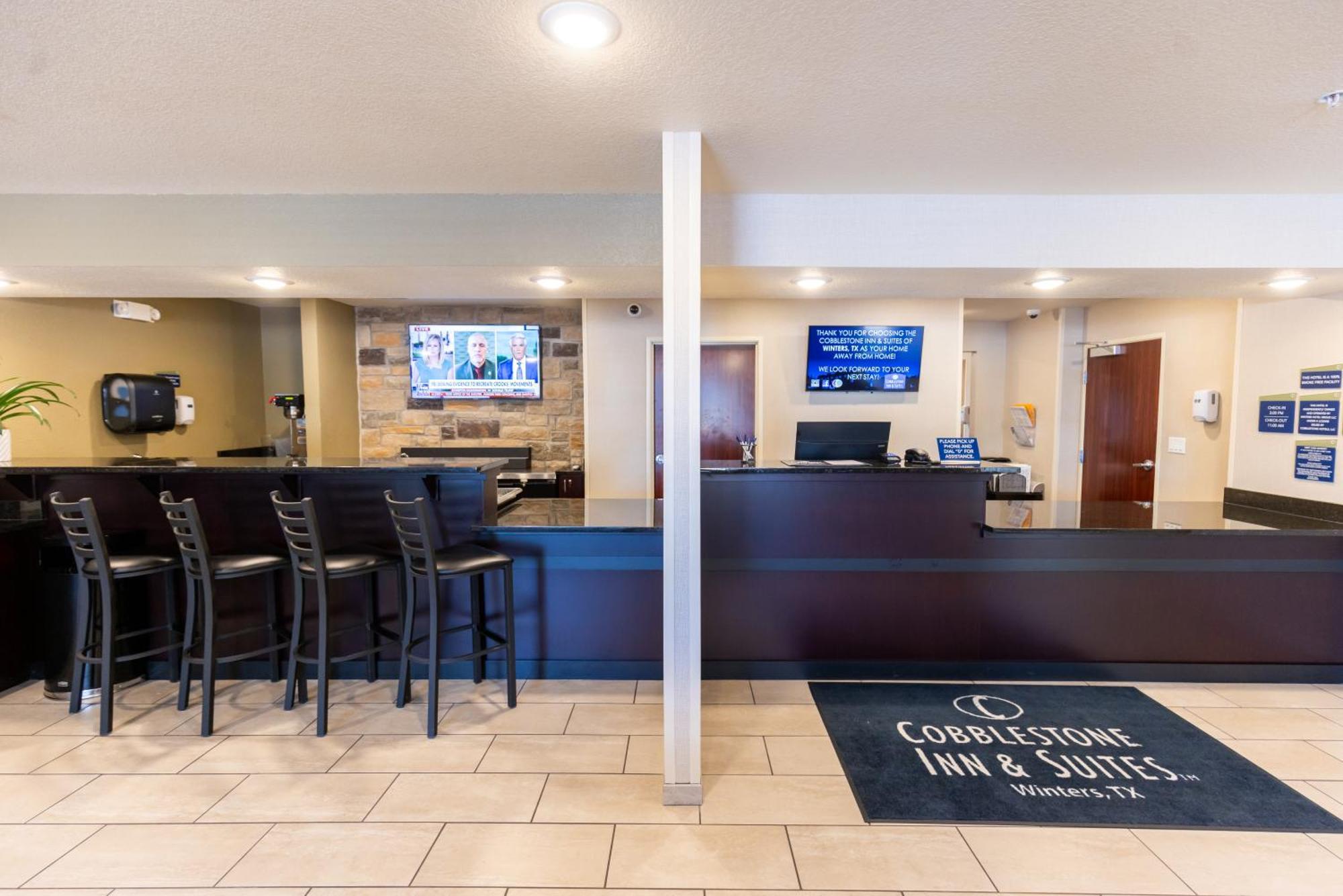 Cobblestone Inn & Suites - Winters Экстерьер фото