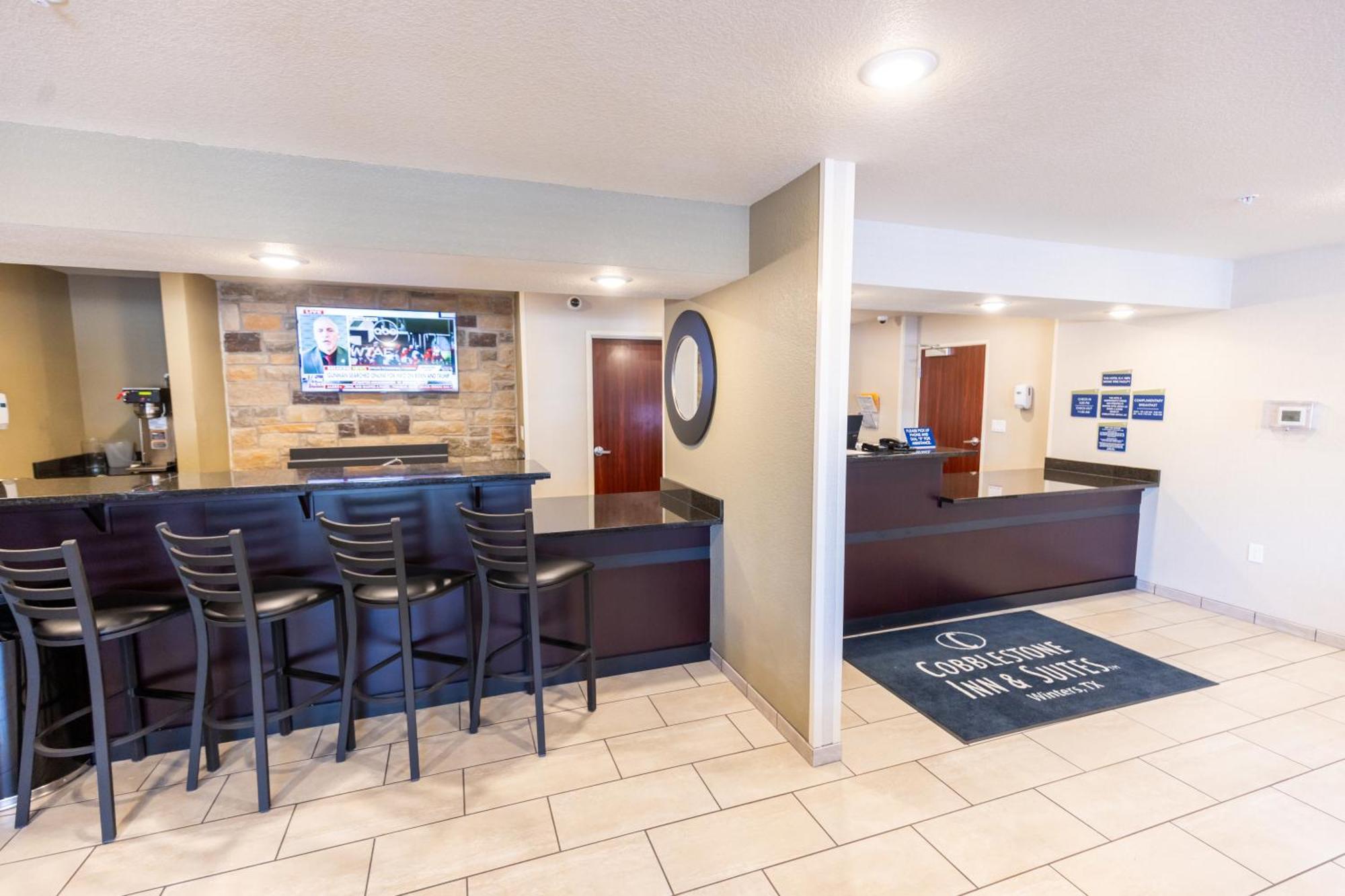 Cobblestone Inn & Suites - Winters Экстерьер фото