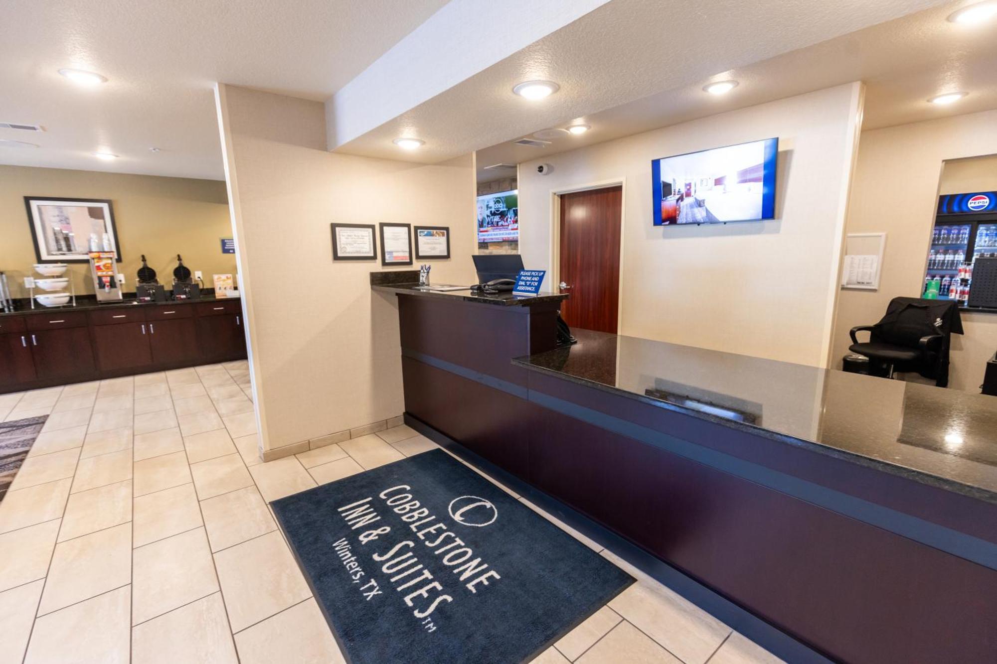 Cobblestone Inn & Suites - Winters Экстерьер фото