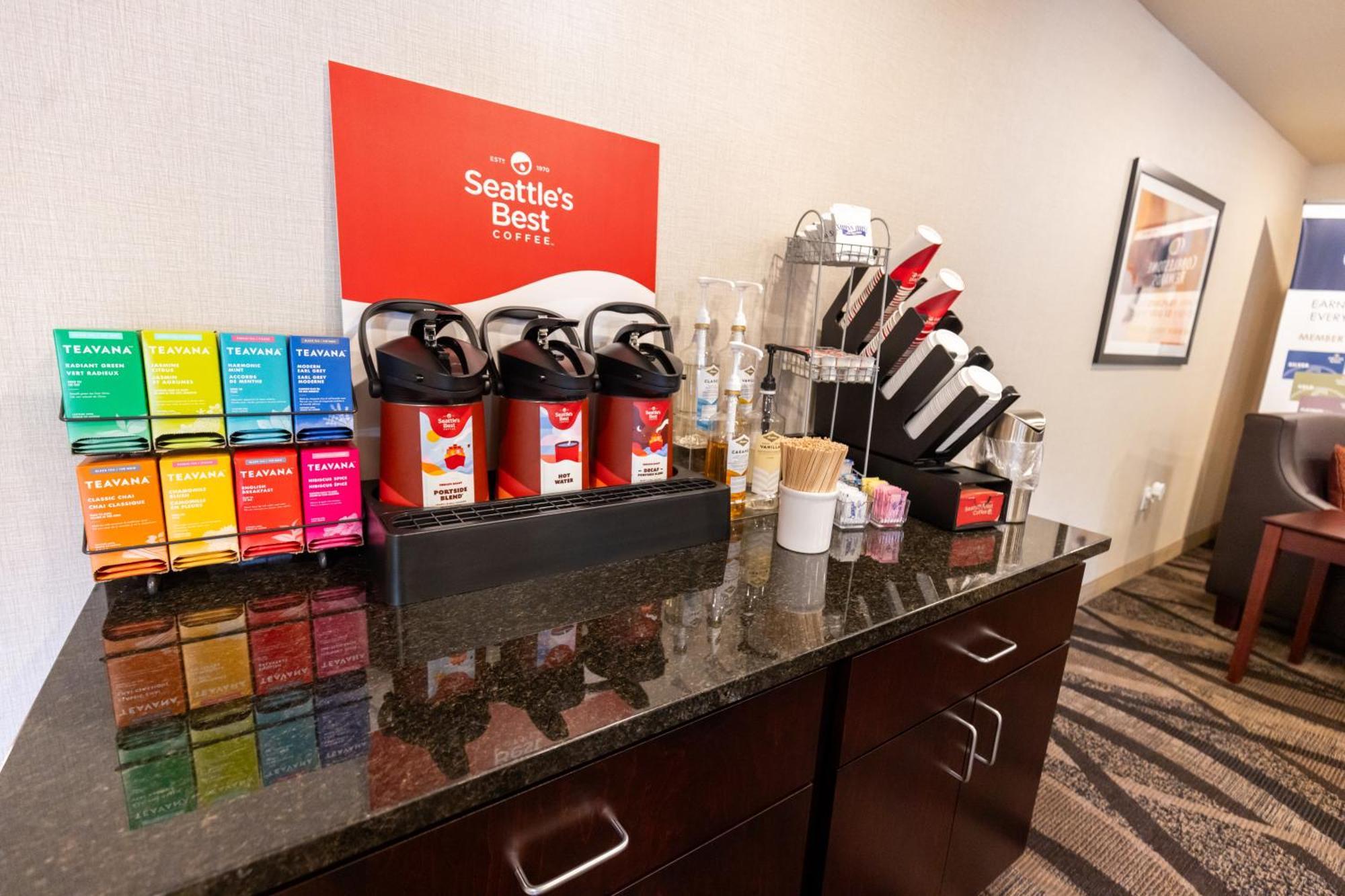 Cobblestone Inn & Suites - Winters Экстерьер фото