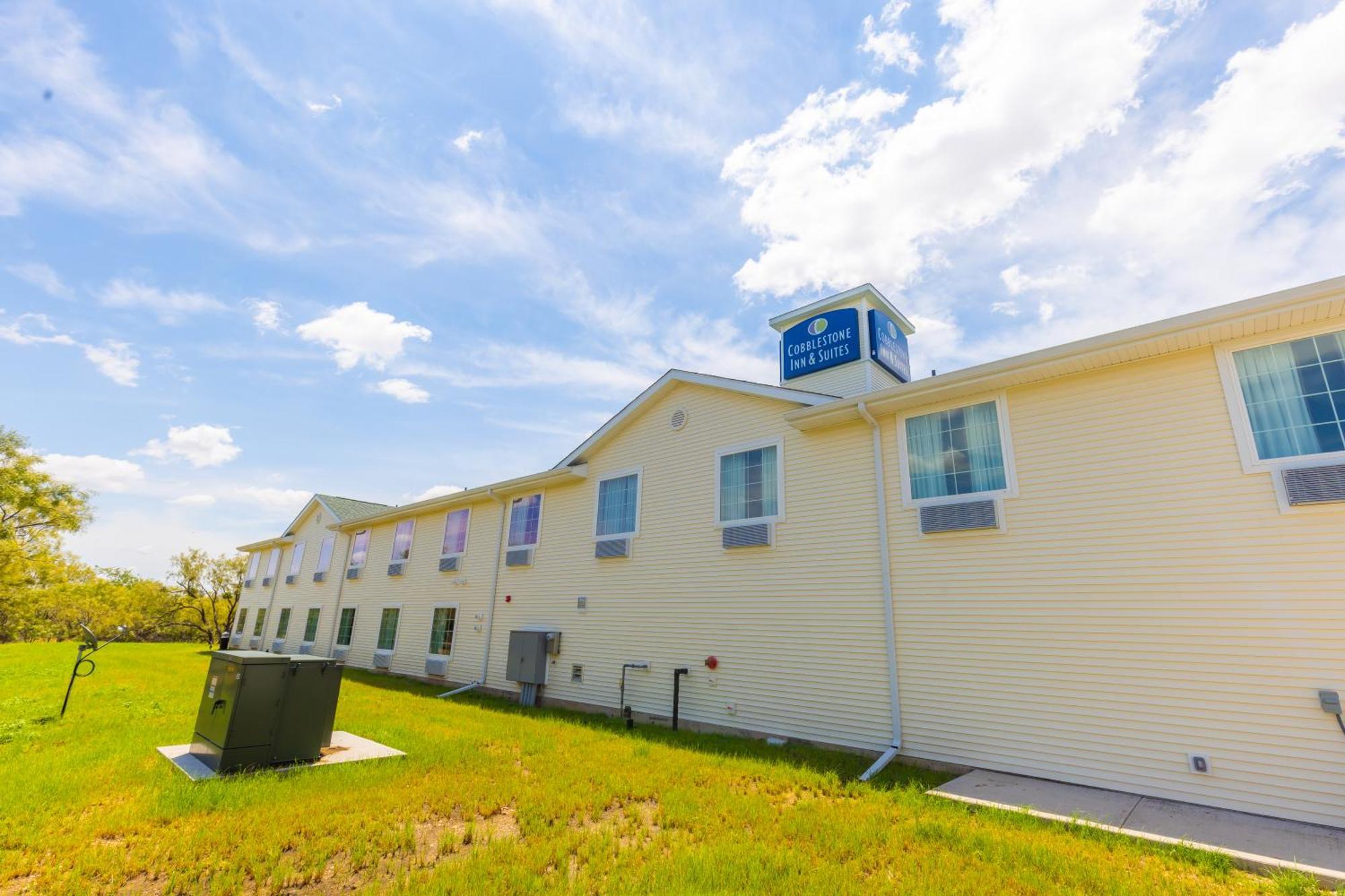 Cobblestone Inn & Suites - Winters Экстерьер фото